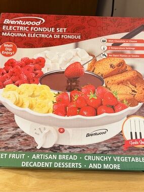 Brentwood White Electric Fondue Set - White